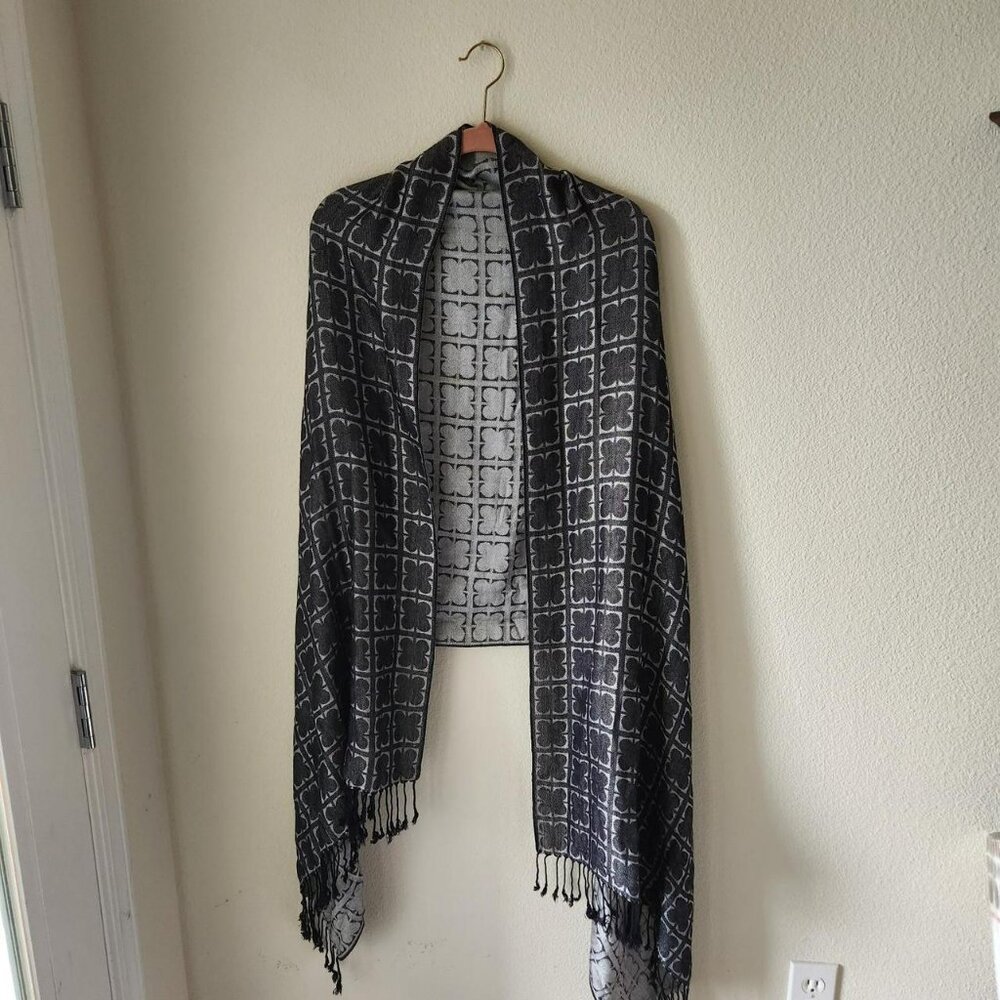 Vintage Women's Grey Reversible Scarf Wrap Four Leaf Clover Pattern